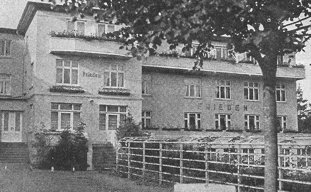 Ein schwarzweiß-Bild des Hotel Frieden aus 1919.