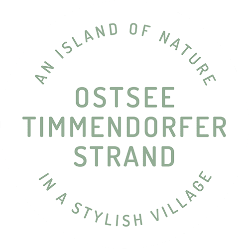 Grafik mit dem Schriftzug ‚An Island of Nature – Ostsee Timmendorfer Strand – in a stylish village‘ im Designhotel SANDnature